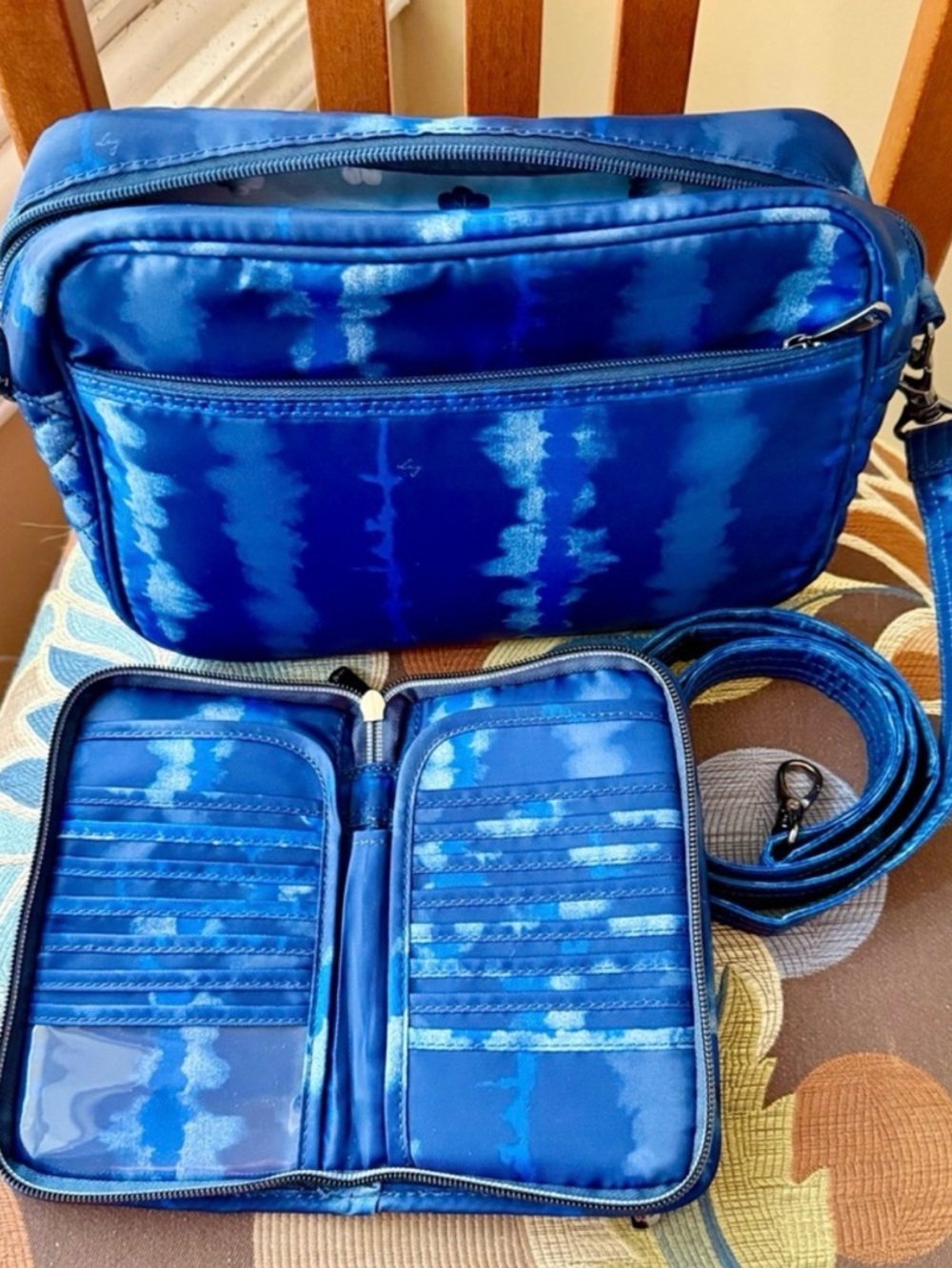 Lug Carousel XL in Shibori blue + Tandem zip wallet! NWOT - Picture 3 of 4